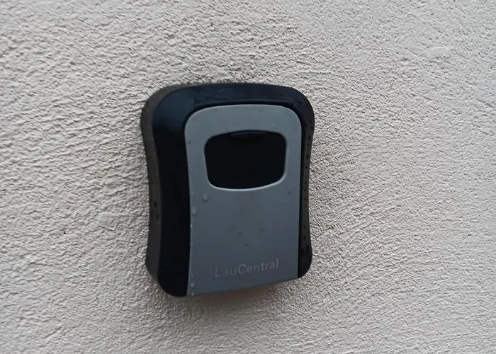 5 Minutes From The * Bray